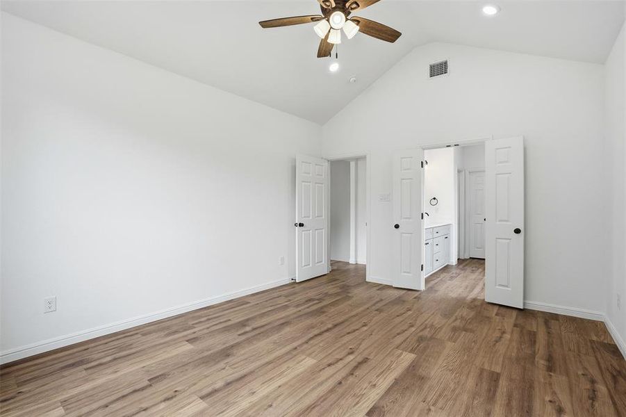 Spacious, unfurnished interior of a new home in , Granbury (Image 19).