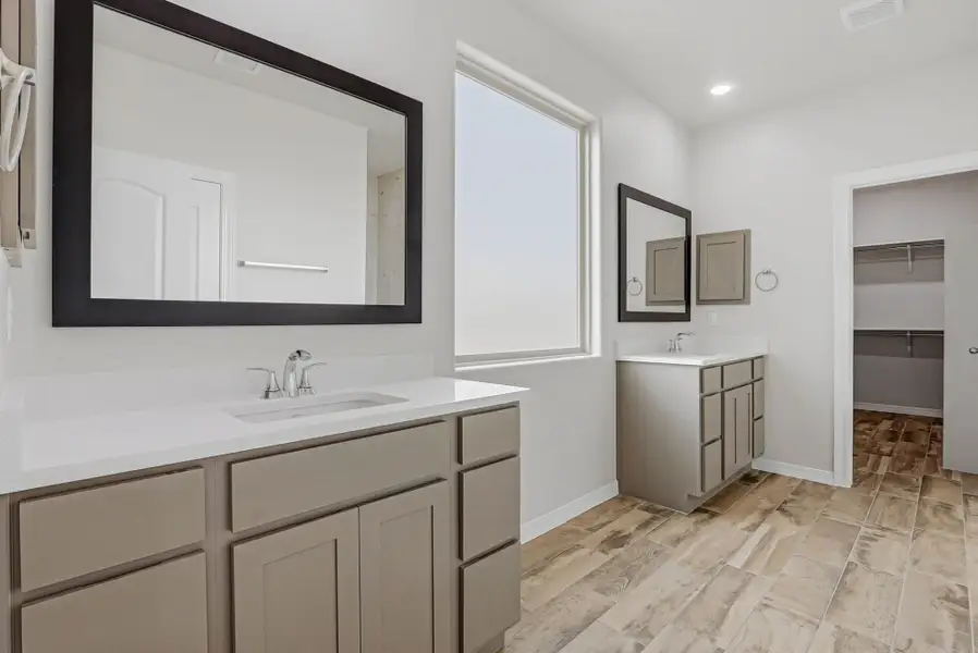 Furnished interior view inside a new home in Verdancia, Horizon City (Image 15).