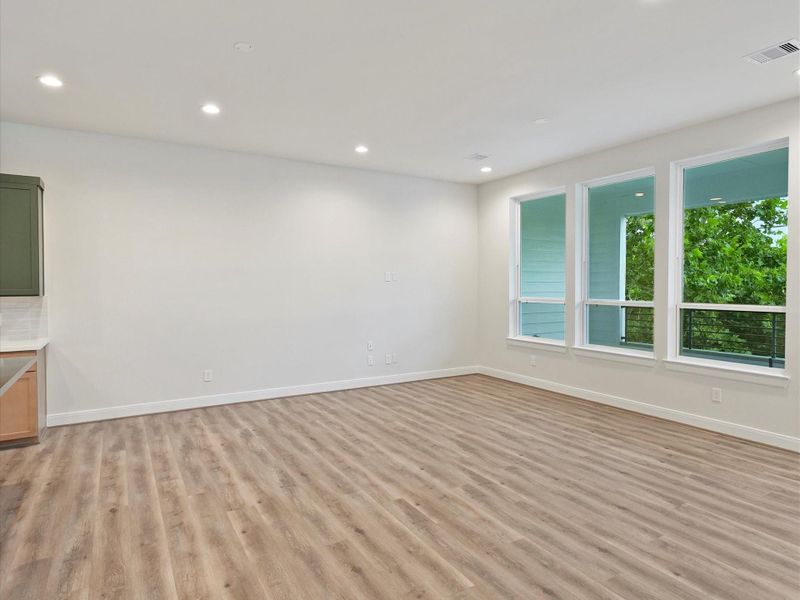 Image 6 of a home in Reserve At Oak Forest.