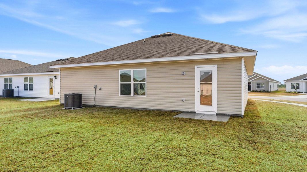 Exterior details and patio area of a home in Liberty, Panama City (Image 3).