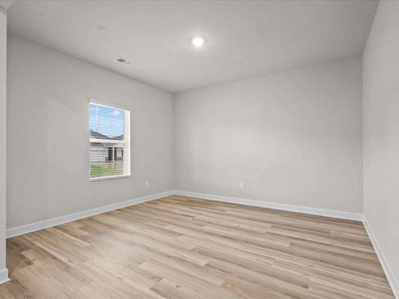 Spacious, unfurnished interior of a new home in Chatham Forest, Duncan (Image 11).