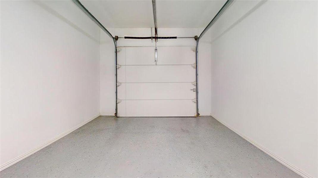 Spacious, unfurnished interior of a new home in , Granbury (Image 18).