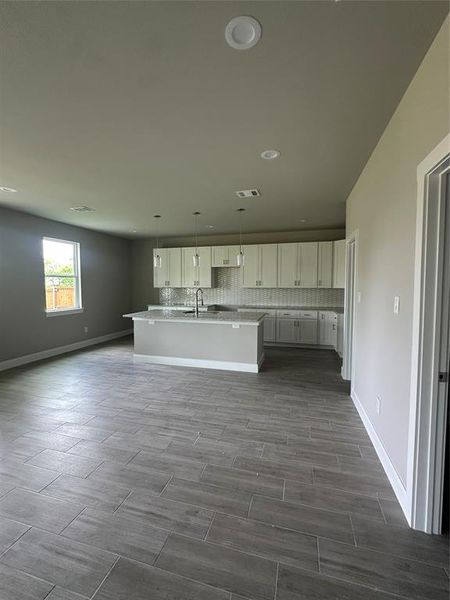 Spacious, unfurnished interior of a new home in , Dallas (Image 11).