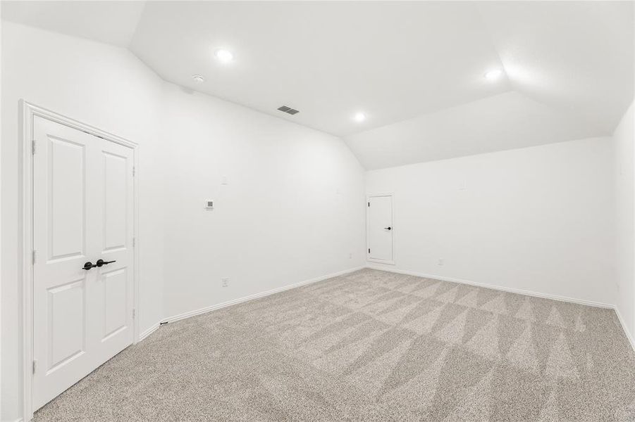 Spacious, unfurnished interior of a new home in Stone River Glen 60s, Royse City (Image 36).