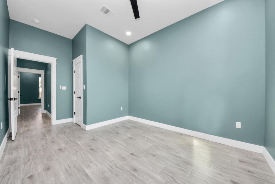 Spacious, unfurnished interior of a new home in , Pasadena (Image 44).