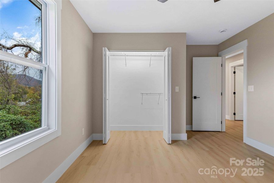 Spacious, unfurnished interior of a new home in , Marion (Image 45).