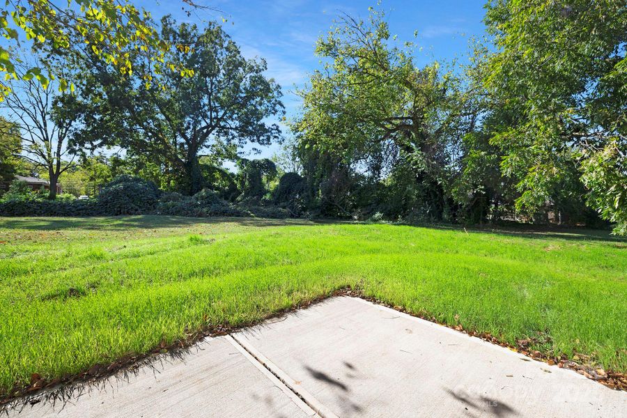 Natural landscape and outdoor views near in Salisbury (Image 16). Natural landscape and outdoor views near in Salisbury (Image 16).