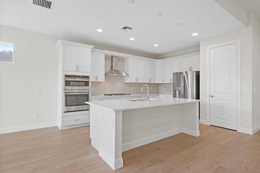 Capistrano Grande_4018 Tower Pointe Wy_L