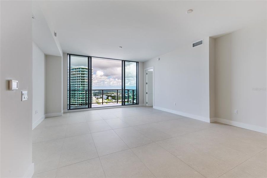 Spacious, unfurnished interior of a new home in , St. Petersburg (Image 43).
