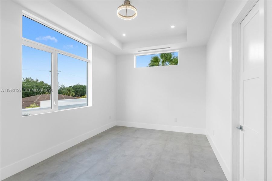 Spacious, unfurnished interior of a new home in , Doral (Image 27).