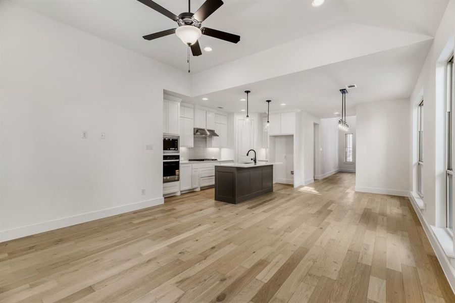 Spacious, unfurnished interior of a new home in Castle Hills Northpointe - Townhomes, Lewisville (Image 16).