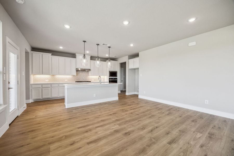 Spacious, unfurnished interior of a new home in Ellis Ranch Estates, Waxahachie (Image 23).