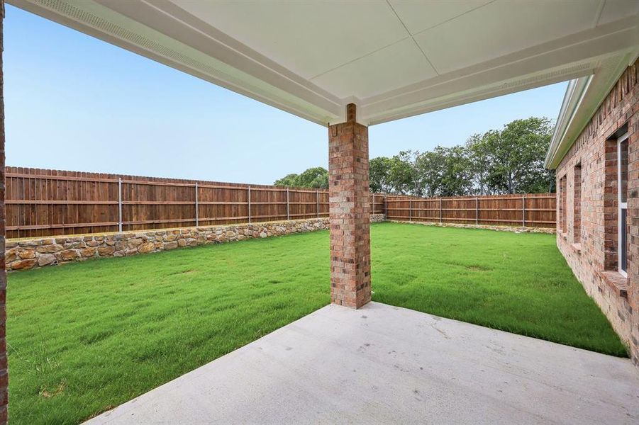 Exterior details and patio area of a home in Lone Oak, Alvarado (Image 2). Exterior details and patio area of a home in Lone Oak, Alvarado (Image 2).