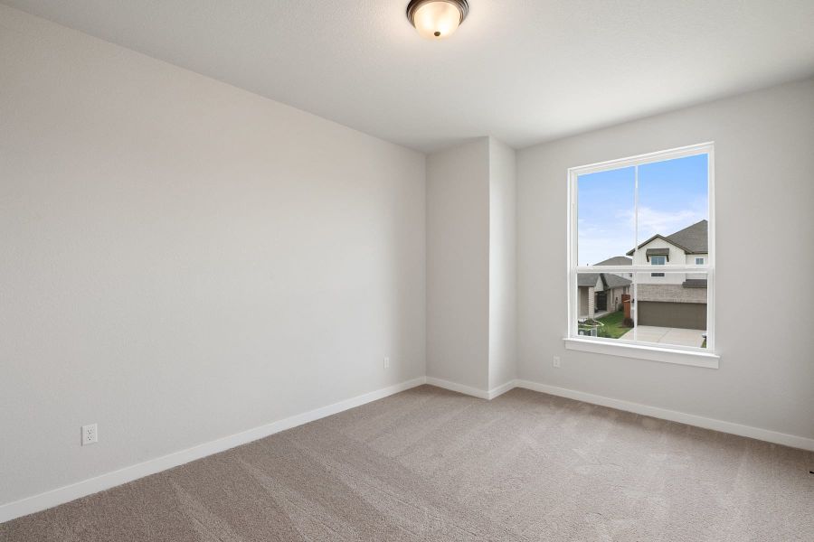 Spacious, unfurnished interior of a new home in Lariat, Liberty Hill (Image 39).