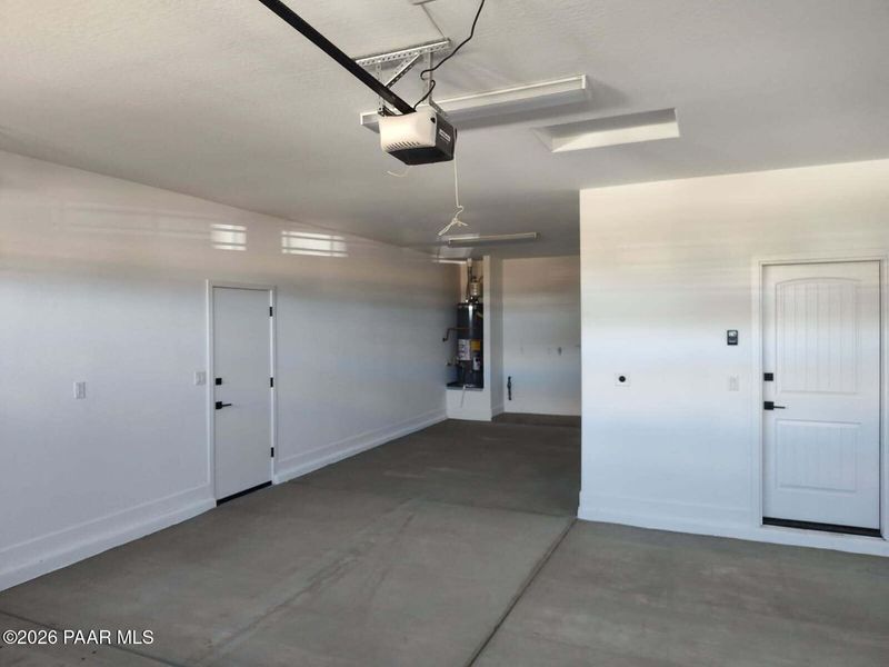 Spacious, unfurnished interior of a new home in North Ridge at Pronghorn Ranch, Prescott Valley (Image 18).