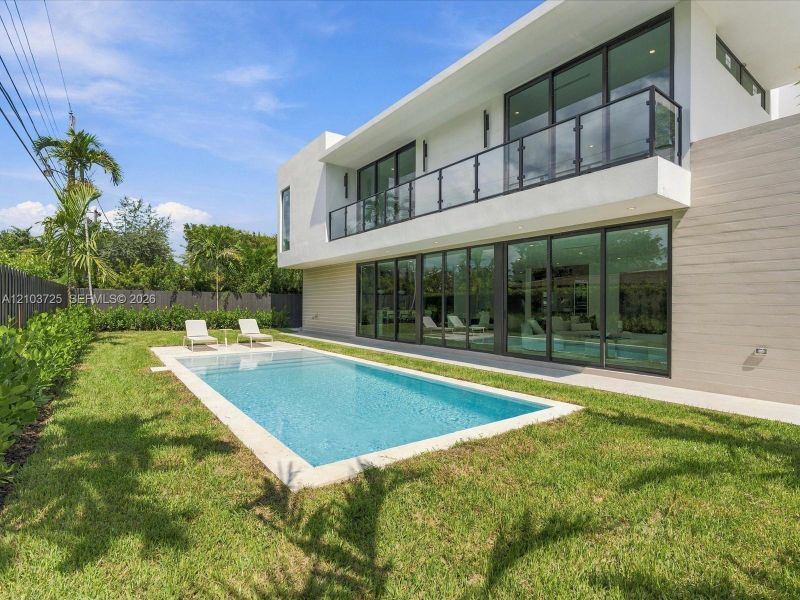 Exterior details and patio area of a home in , Miami (Image 33).
