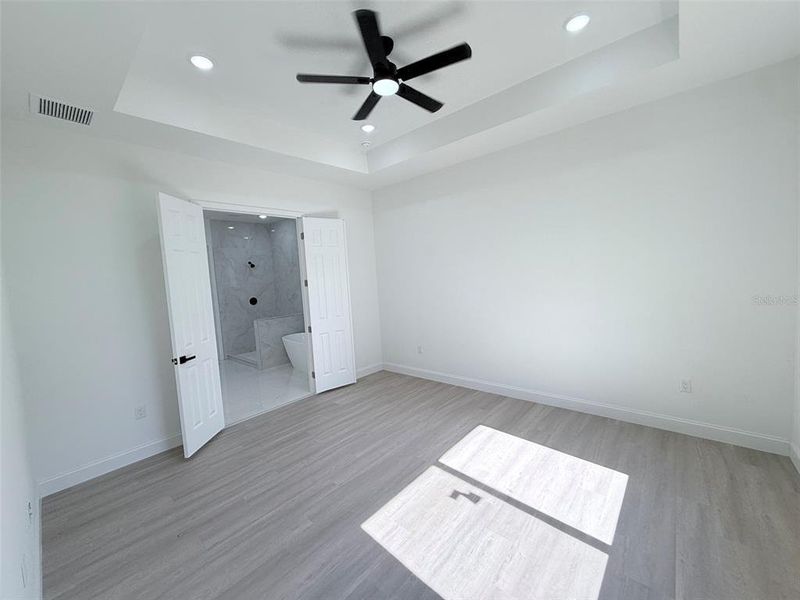 Spacious, unfurnished interior of a new home in , Port Charlotte (Image 20).