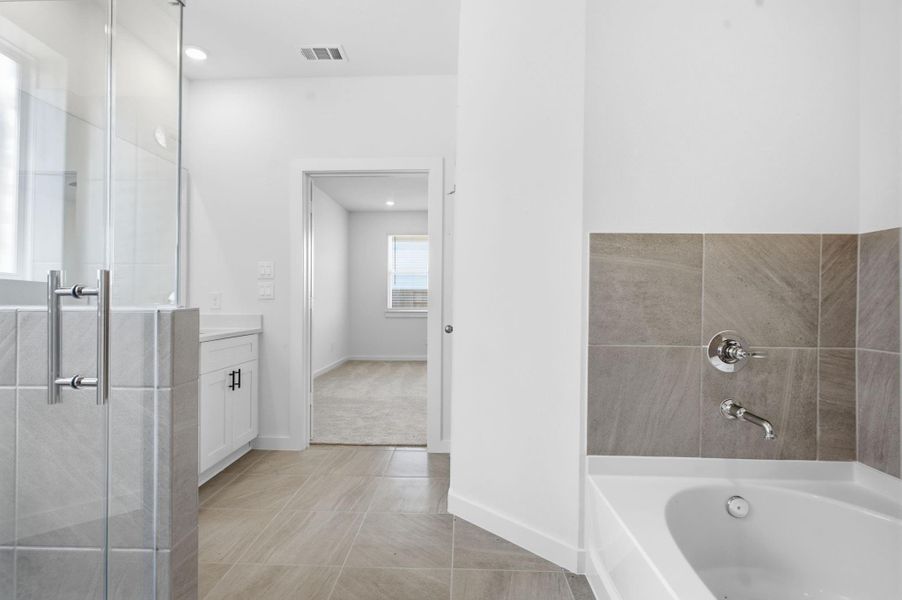 Furnished interior view inside a new home in , Rosharon (Image 15).