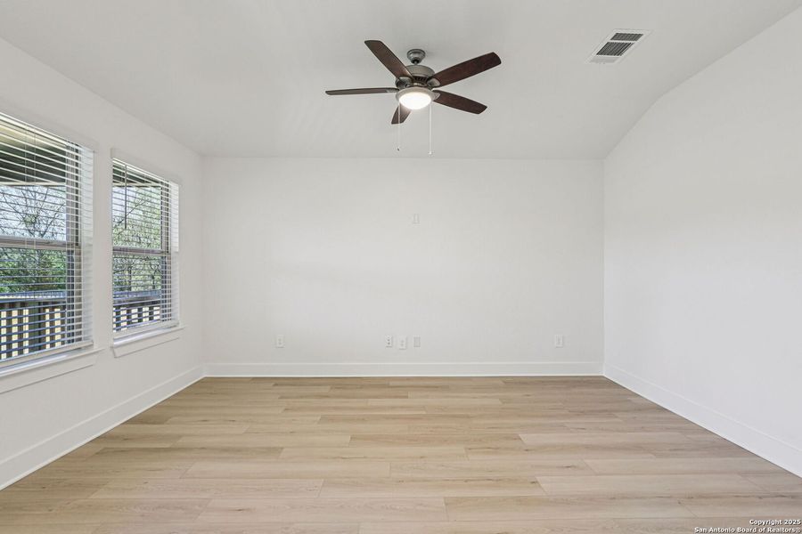 Spacious, unfurnished interior of a new home in Comanche Ridge, San Antonio (Image 29).