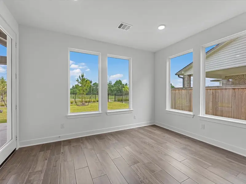 Spacious, unfurnished interior of a new home in Fulshear Lakes - 60', Fulshear (Image 17). Spacious, unfurnished interior of a new home in Fulshear Lakes - 60', Fulshear (Image 17).