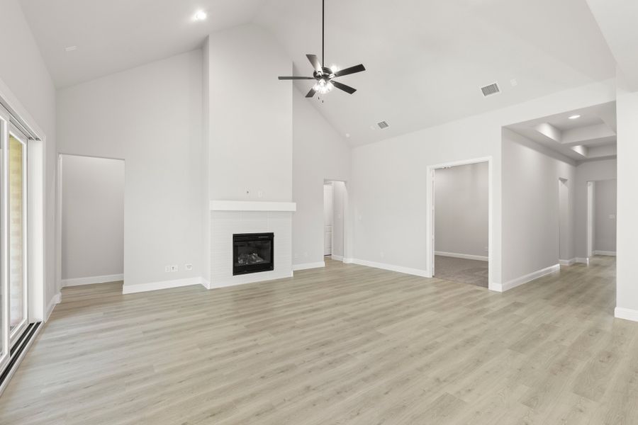 Spacious, unfurnished interior of a new home in Nelson Lake Estates, Rockwall (Image 13). Spacious, unfurnished interior of a new home in Nelson Lake Estates, Rockwall (Image 13).
