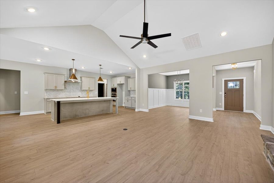 Spacious, unfurnished interior of a new home in White Oaks, The Rock (Image 30).