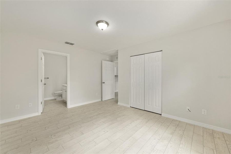 Spacious, unfurnished interior of a new home in , Ocala (Image 25).