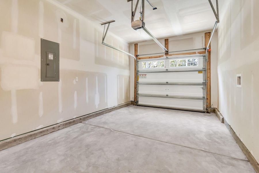 Spacious, unfurnished interior of a new home in , North Charleston (Image 13).