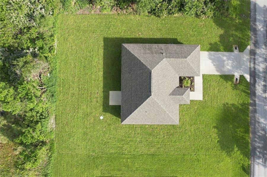 Exterior details and patio area of a home in , Sebring (Image 26).