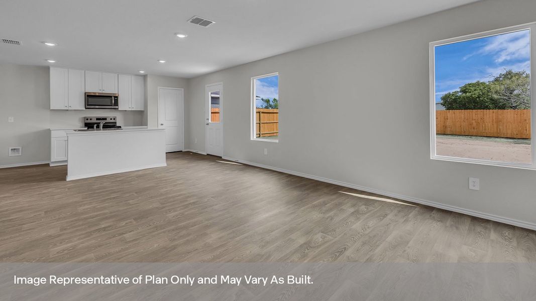 Spacious, unfurnished interior of a new home in Ladera, Luling (Image 21).