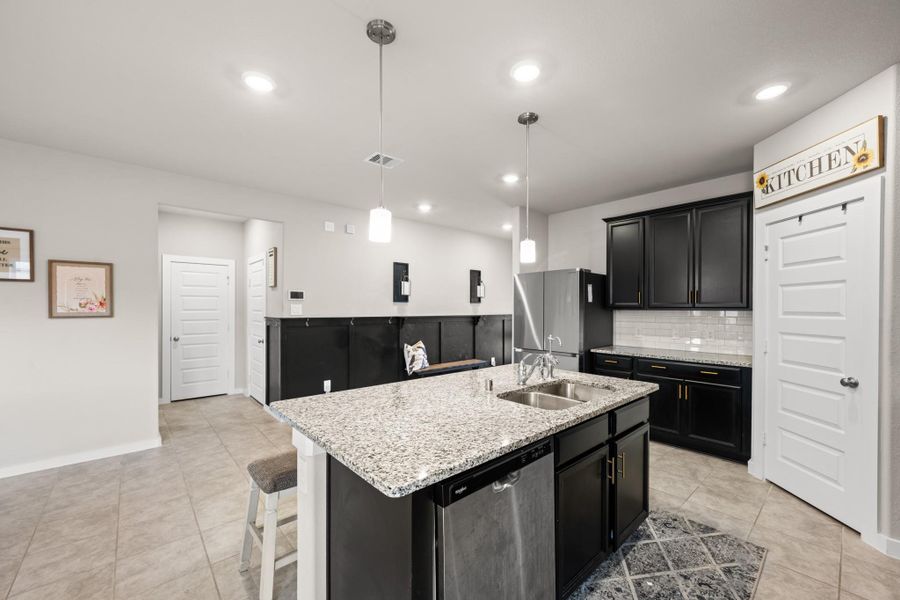 Furnished interior view inside a new home in Sierra Vista, Iowa Colony (Image 9).