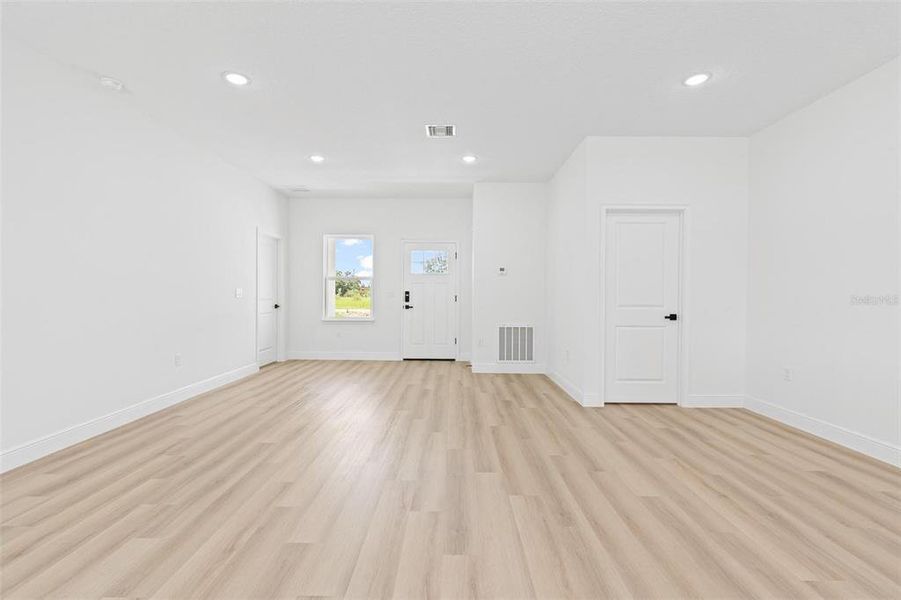 Spacious, unfurnished interior of a new home in , Ocala (Image 16).