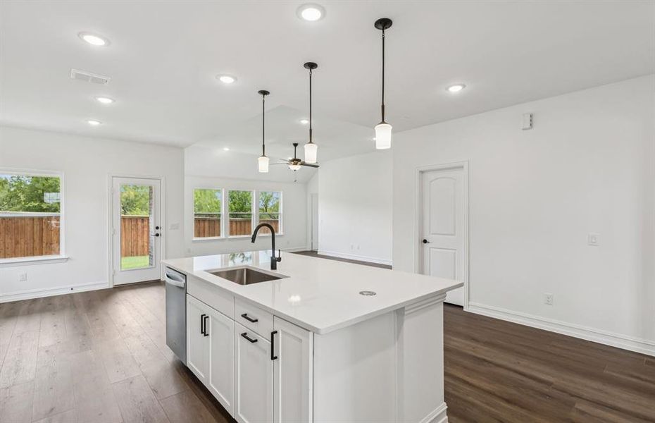 Roomy kitchen designed for functionality and comfort, with plenty of workspace *Model representation Roomy kitchen designed for functionality and comfort, with plenty of workspace *Model representation