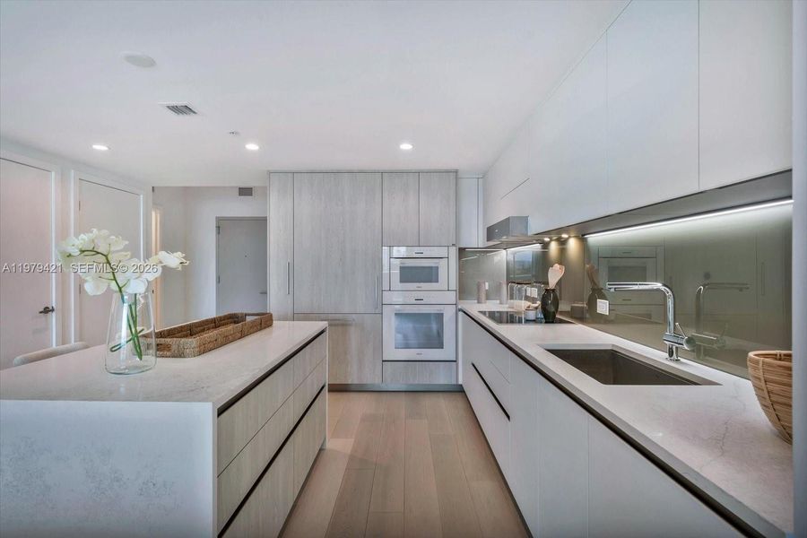 Furnished interior view inside a new home in , Bal Harbour (Image 35).