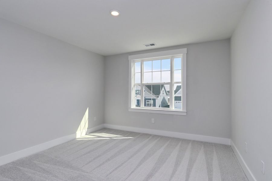Spacious, unfurnished interior of a new home in Arcadia, Myrtle Beach (Image 32).
