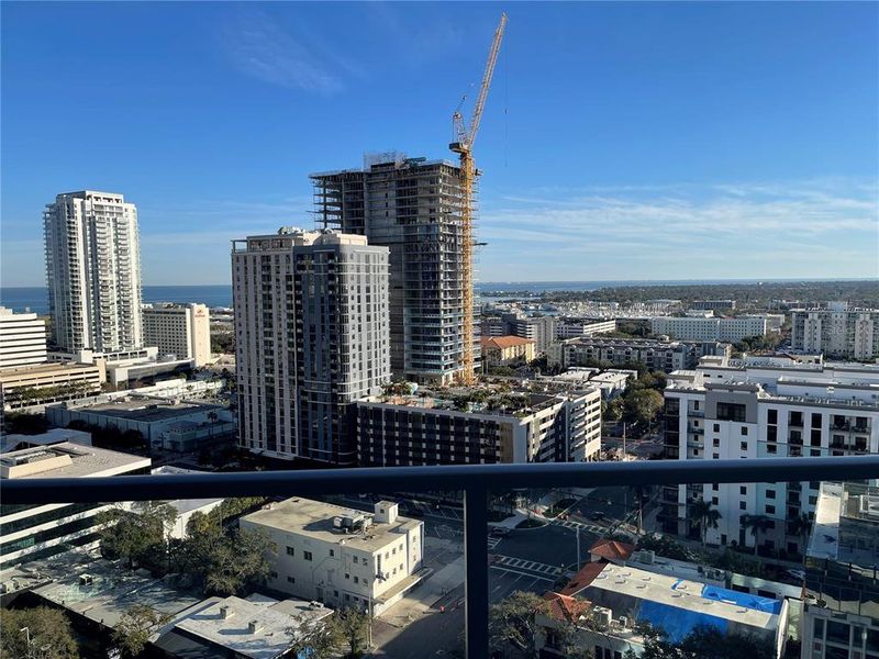Condo located in St. Petersburg, FL showcasing its design and architecture (Image 15).