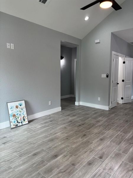 Spacious, unfurnished interior of a new home in , Willis (Image 26).