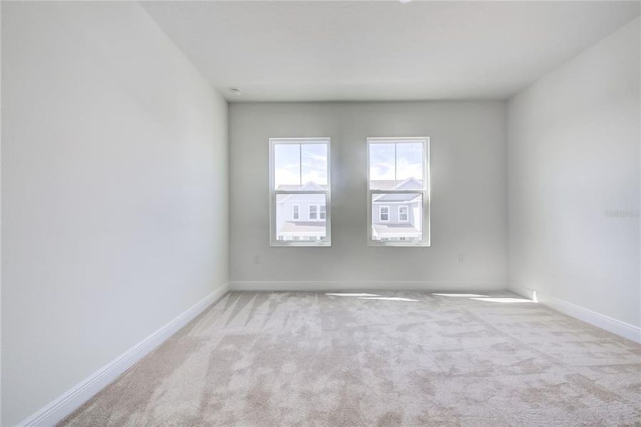 Spacious, unfurnished interior of a new home in Bungalow Walk at Lakewood Ranch, Sarasota (Image 43).