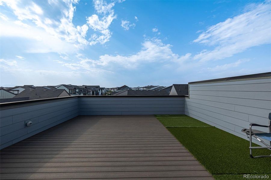Front exterior of a new home in , Broomfield, CO, highlighting curb appeal (Image 17).