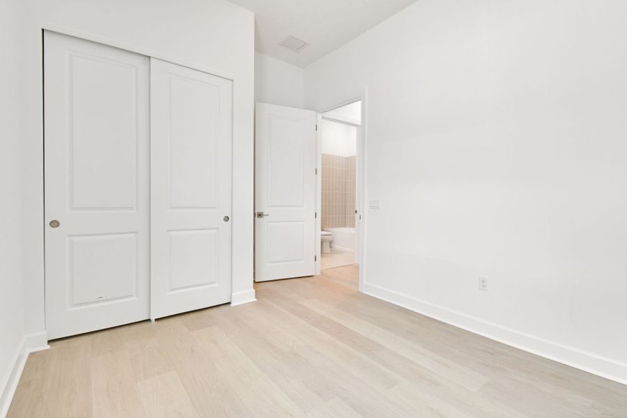 Spacious, unfurnished interior of a new home in Greyhawk Landing, Lake Worth (Image 27).