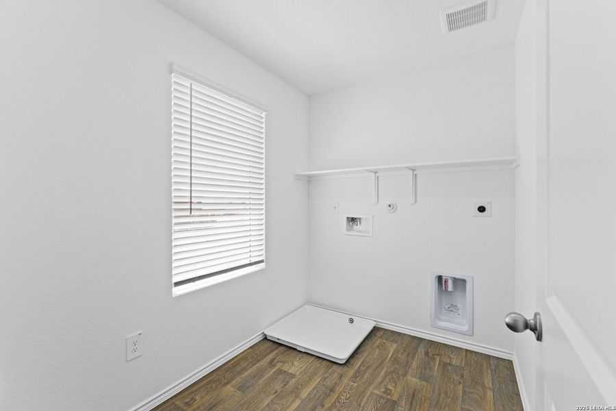 Spacious, unfurnished interior of a new home in Preserve at Medina, Von Ormy (Image 21).