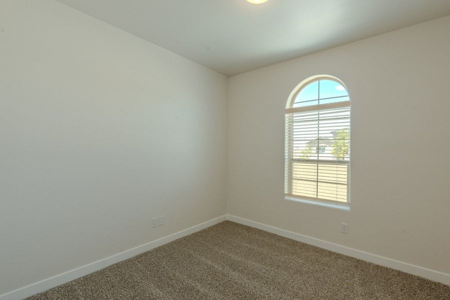 Spacious, unfurnished interior of a new home in Emerald Estates, El Paso (Image 31).