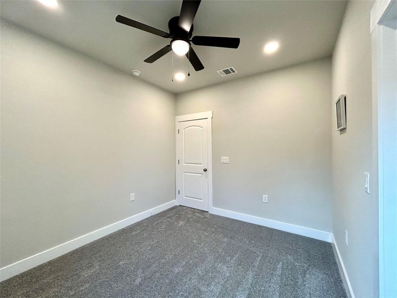 Second small bedroom.