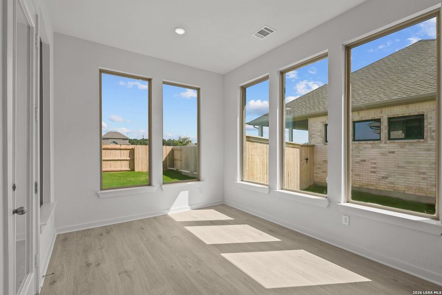 Spacious, unfurnished interior of a new home in Buffalo Crossing, Cibolo (Image 34).