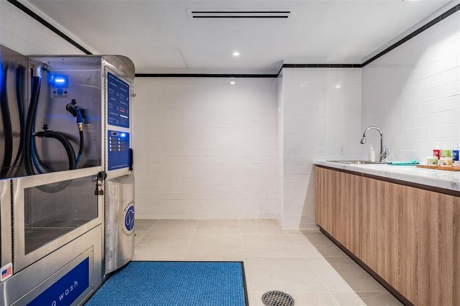 Furnished interior view inside a new home in The Ritz-Carlton Residences, Tampa (Image 6).