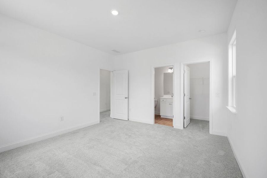 Representative unfurnished interior of a home built from the Aiken by Taylor Morrison in Kennison Creek, Cumming (Image 24).
