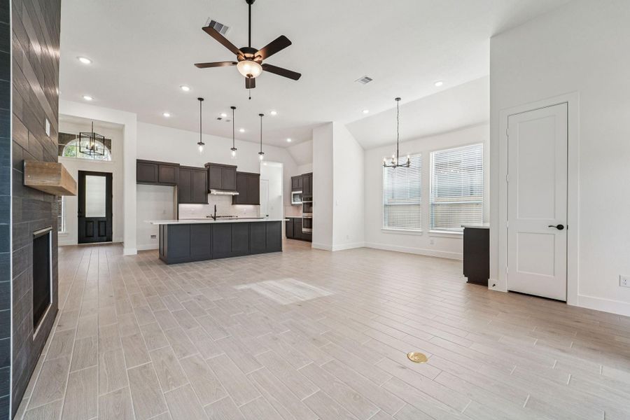 Spacious, unfurnished interior of a new home in Kresston, Montgomery (Image 40).