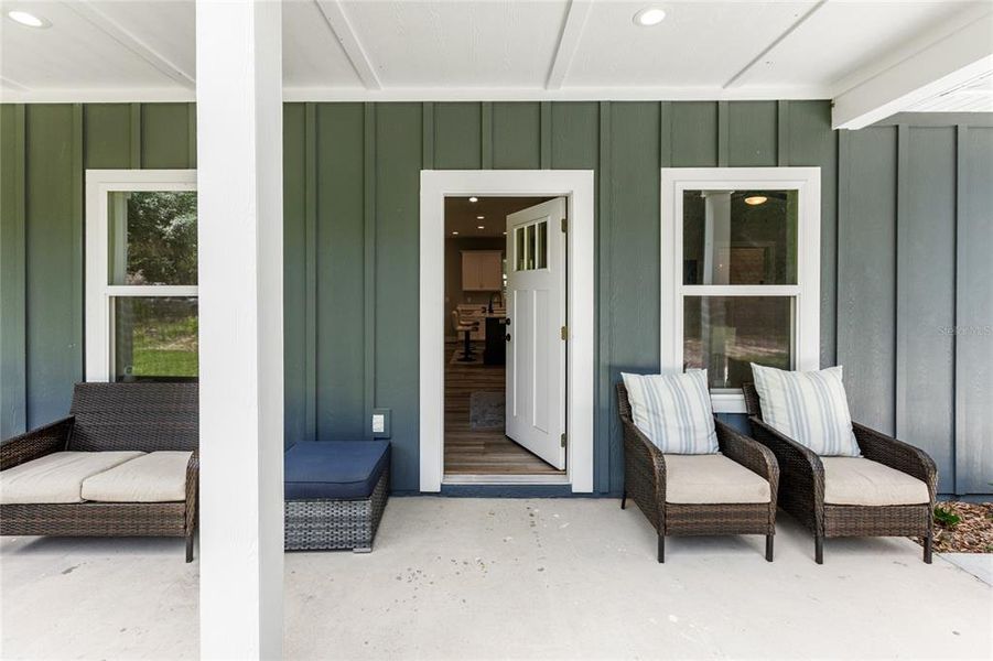 Exterior details and patio area of a home in , Florahome (Image 27).