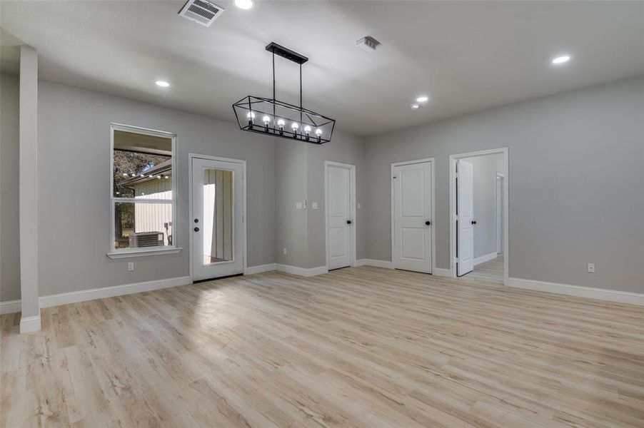 Spacious, unfurnished interior of a new home in , Mabank (Image 15). Spacious, unfurnished interior of a new home in , Mabank (Image 15).