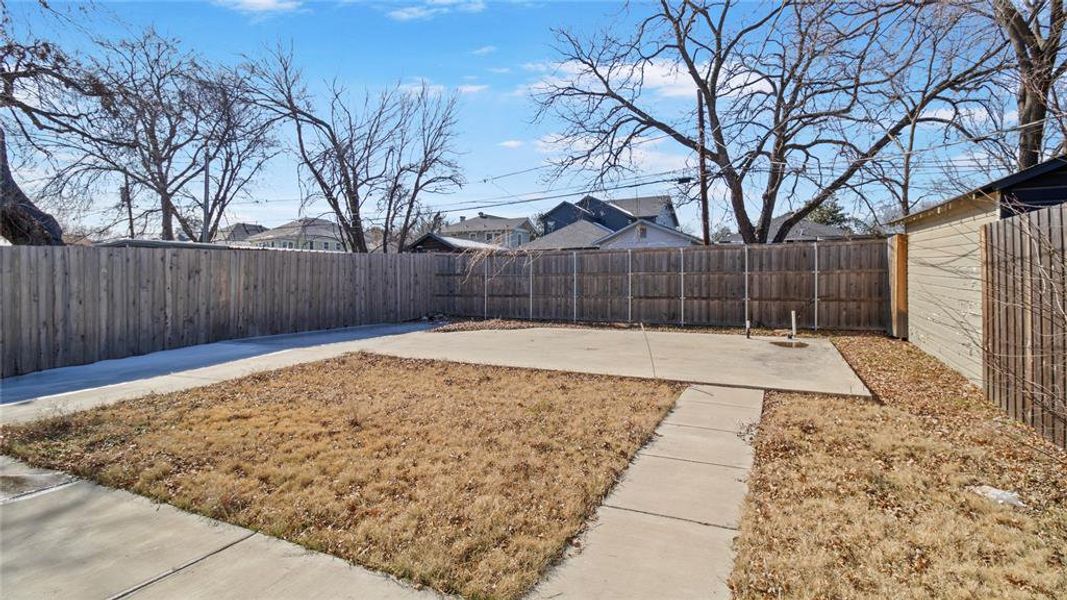Exterior details and patio area of a home in , Dallas (Image 3).